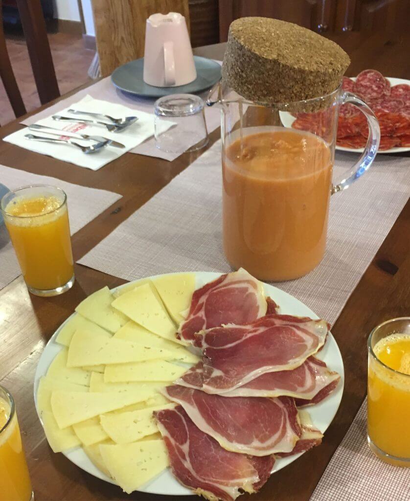 desayuno-especial-elalberguedesiguenza